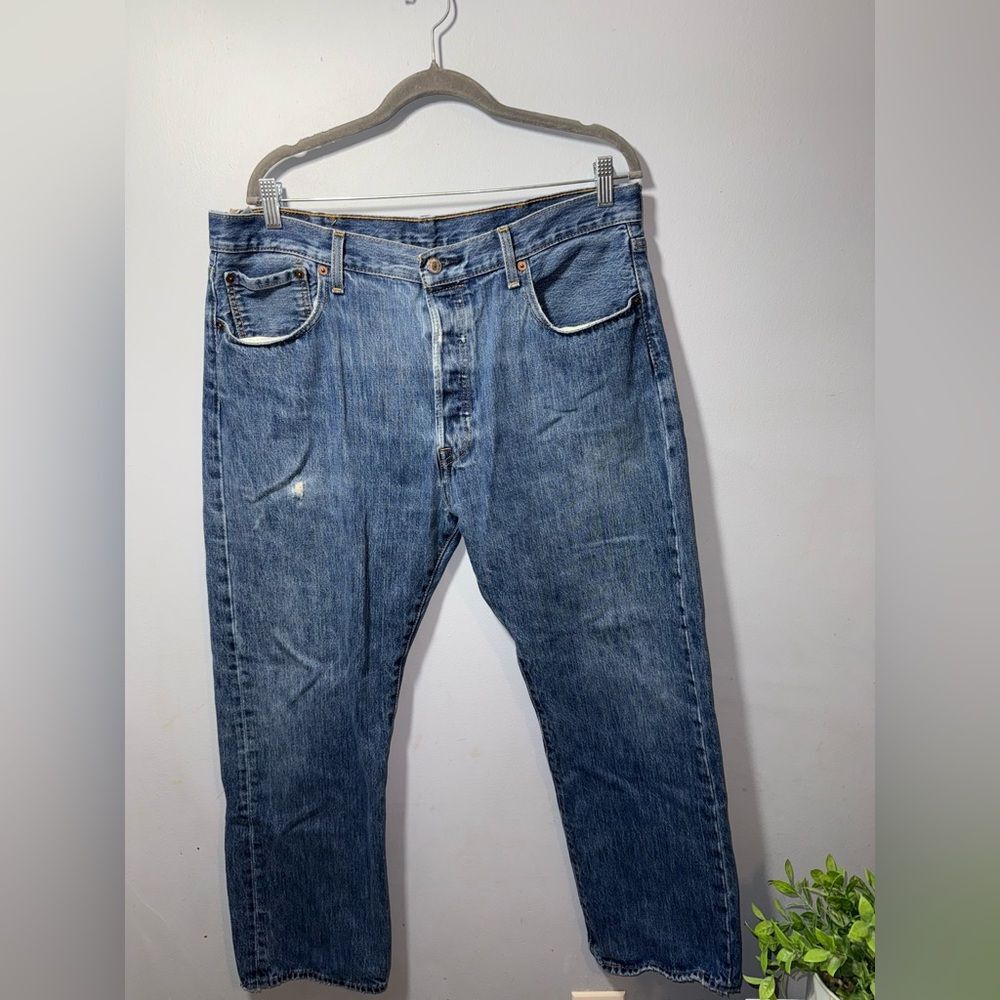 Levi's 501 Men’s 38 Blue Relaxed Fit Button Fly Straight Leg  Jeans